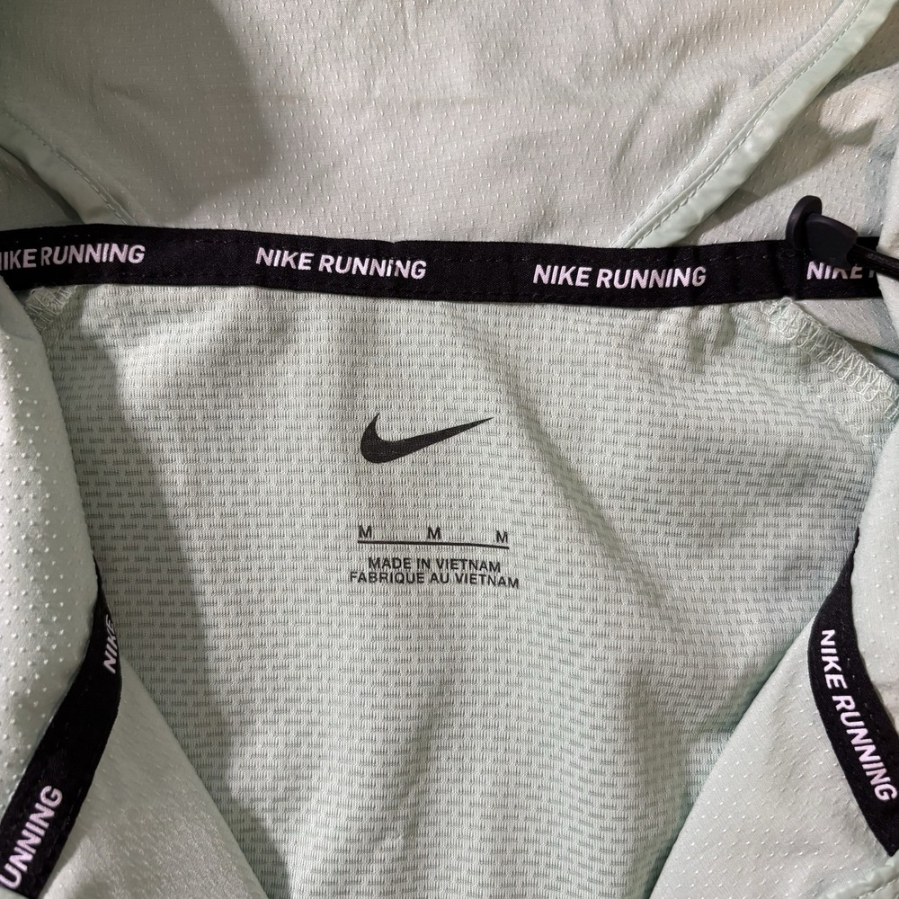 Nike 2022 Chicago Marathon Finisher Repel UV Windbreaker Jacket Size Medium - Picture 3 of 14